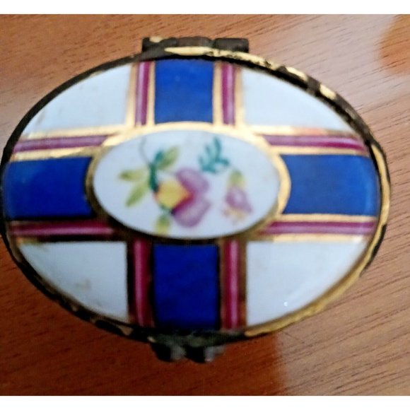 Vintage Porcelain Art Trinket Pill Box Hand Painted Small 2" Marked - Picture 7 of 11